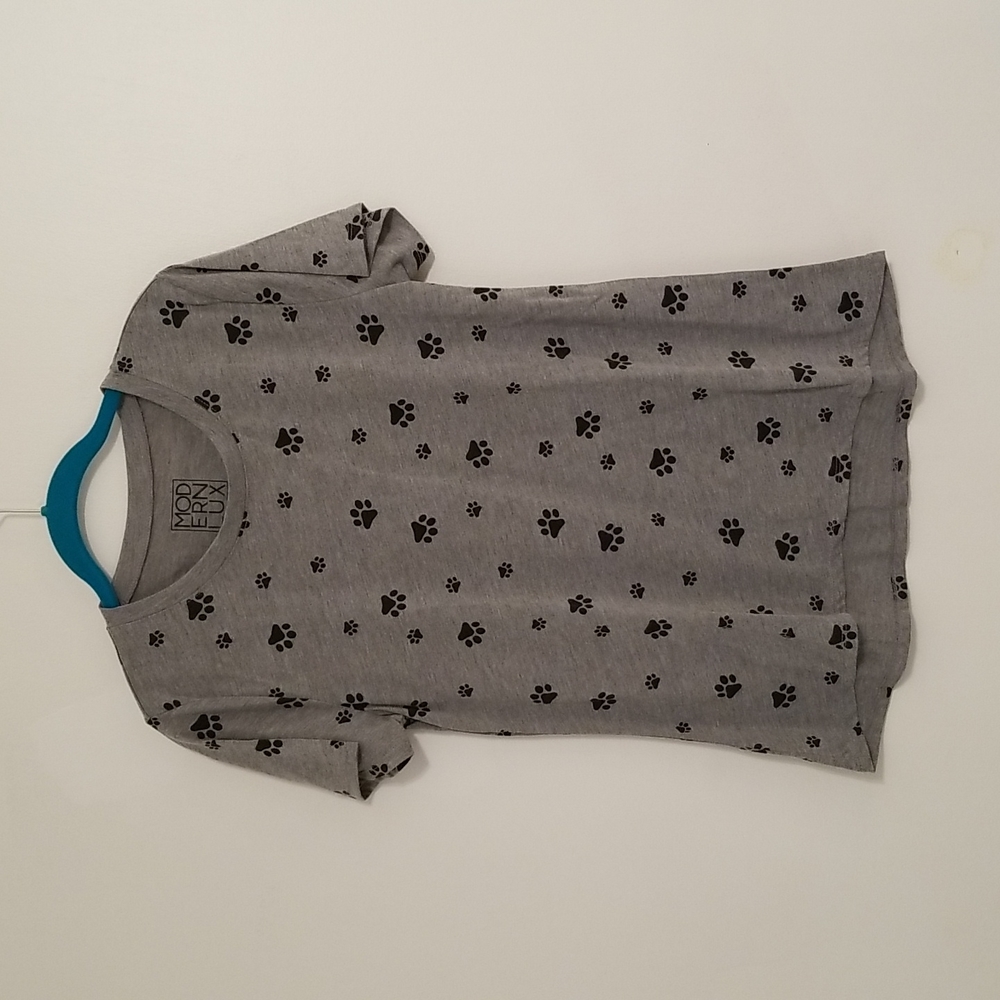Modern Lux Paw Print T-shirt in Size Large